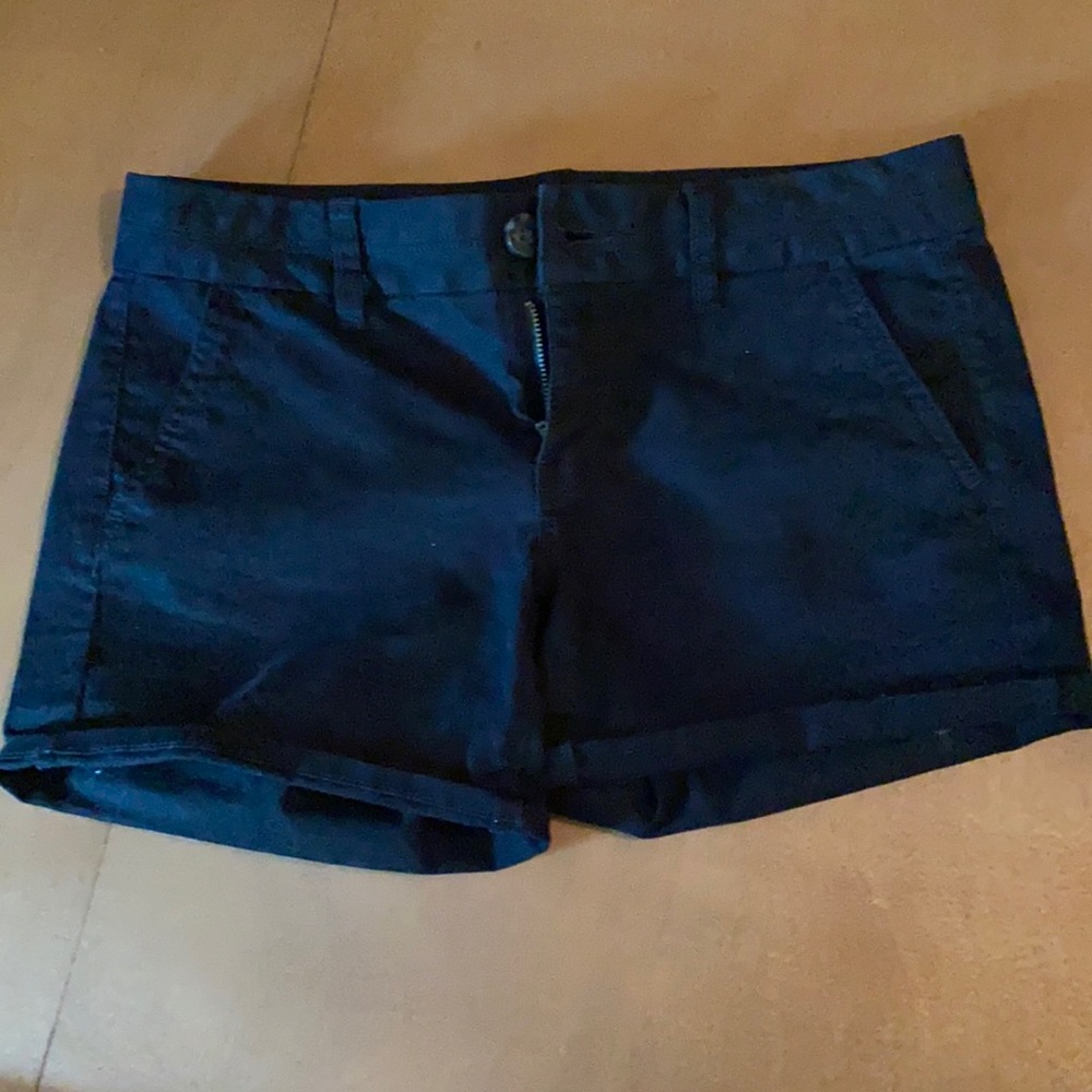 AMERICAN EAGLE black khaki shorts (new)
